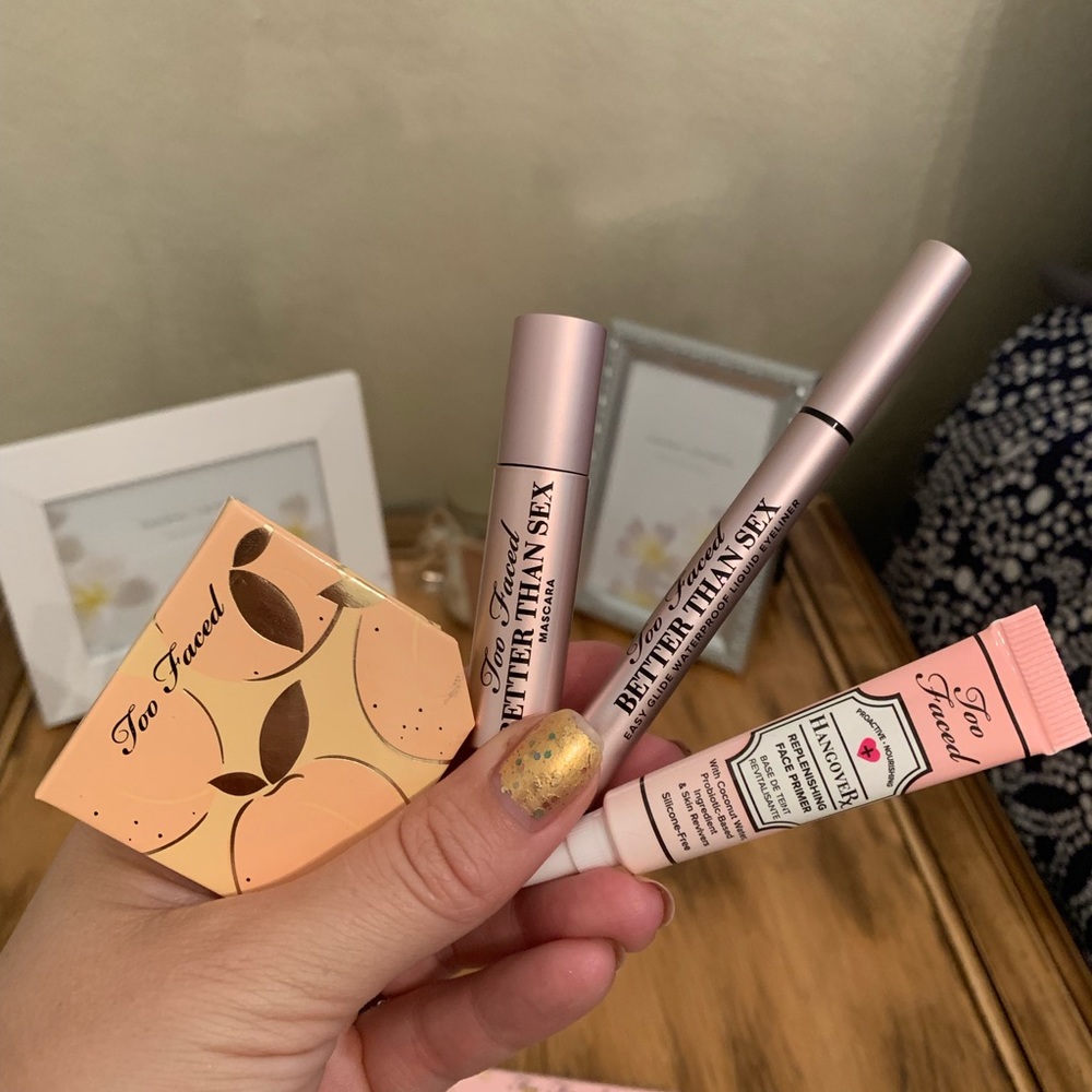 Too Faced Juicy Apricot Eye Cheek Kit retails $50 - Picture 5 of 8